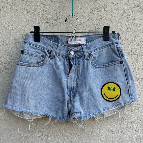 Levi high waisted cute weed patch denim shorts - Picture 8 of 8